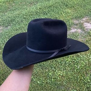Black size 7 Bailey’s cowboy hat
